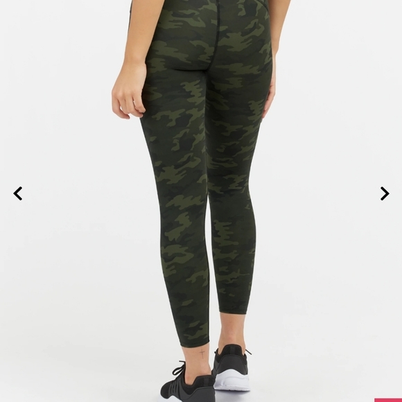 Booty Boost® Active Camo 7/8 Leggings in black size Large NWT - Picture 2 of 9